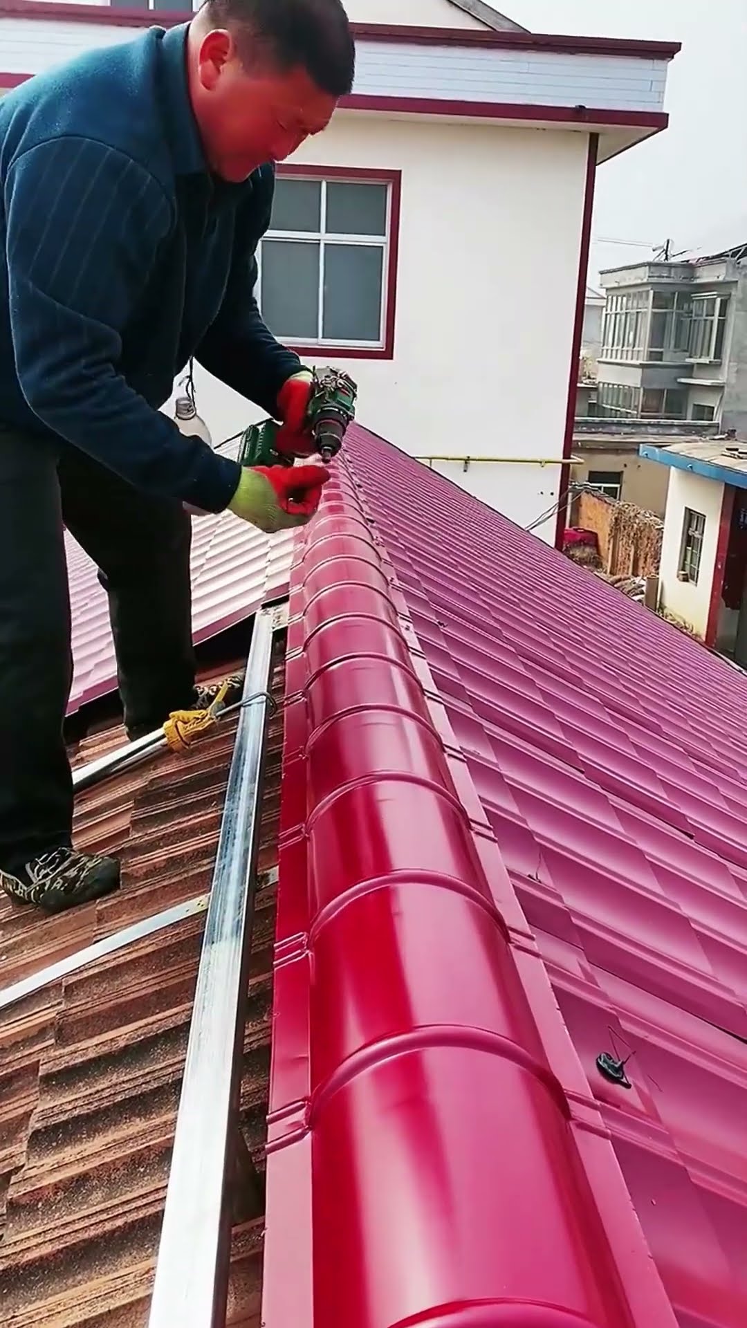 Color steel tile roof fixing process