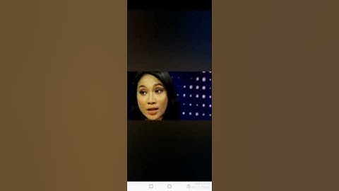 Pembaca Berita Awani Tak Perasan Menggayakan Rambut Ketika Live
