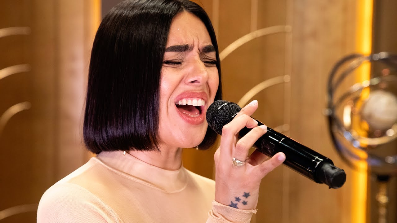 ¡ES ÚNICA! Ángela Leiva impactó en La Noche de Mirtha cantando a capela 