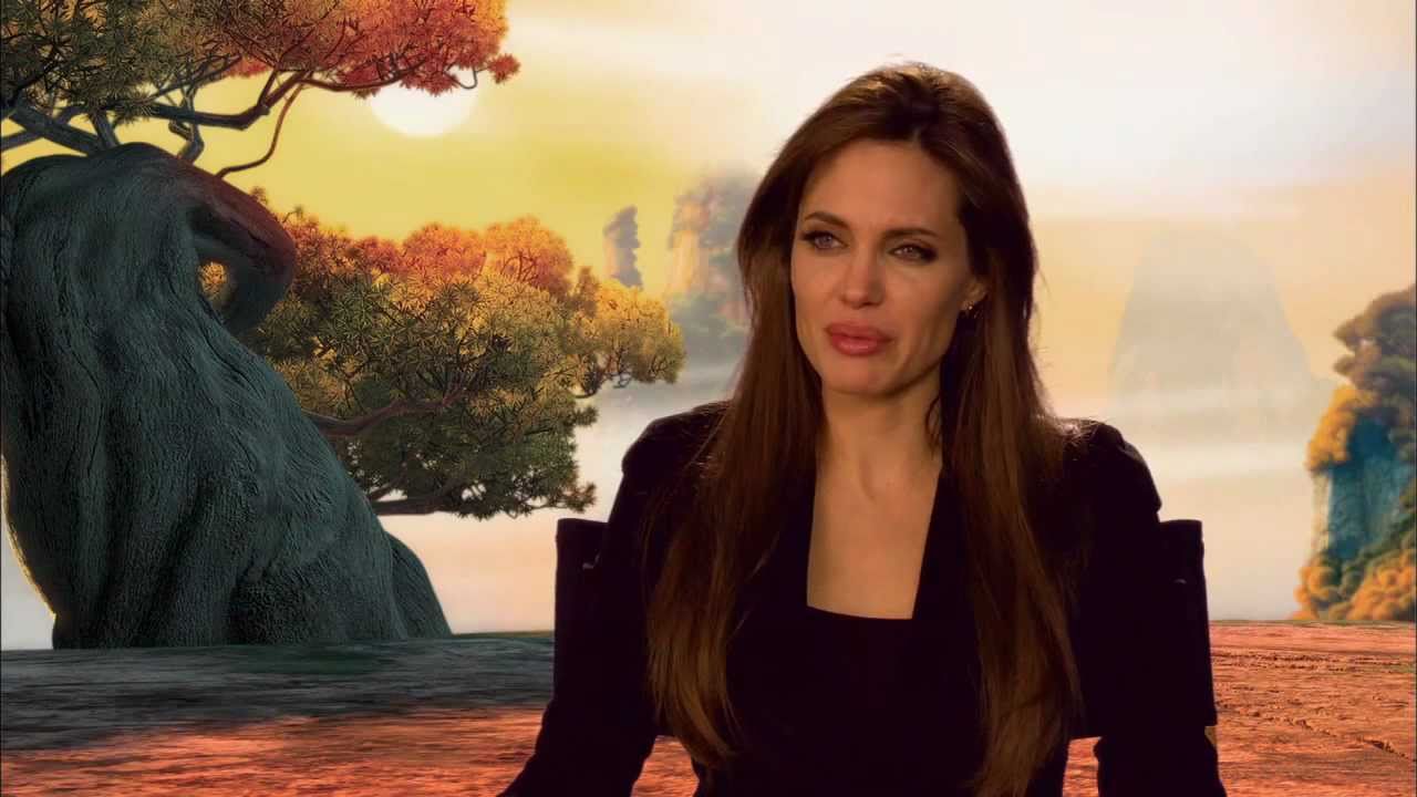 Angelina Jolie 'Kung Fu Panda 2' Interview - YouTube