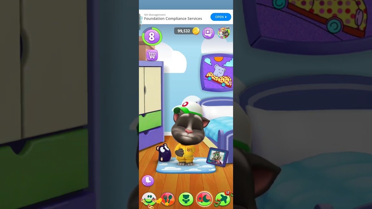 Tom is painting 🎨🎨🖌️