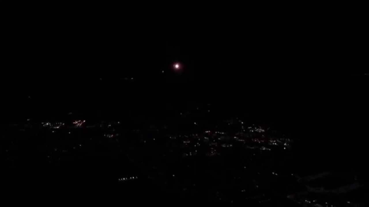 夜の機窓 ラスベガスの夜景を飛行機から マッカラン国際空港に着陸 Lasvegas Youtube