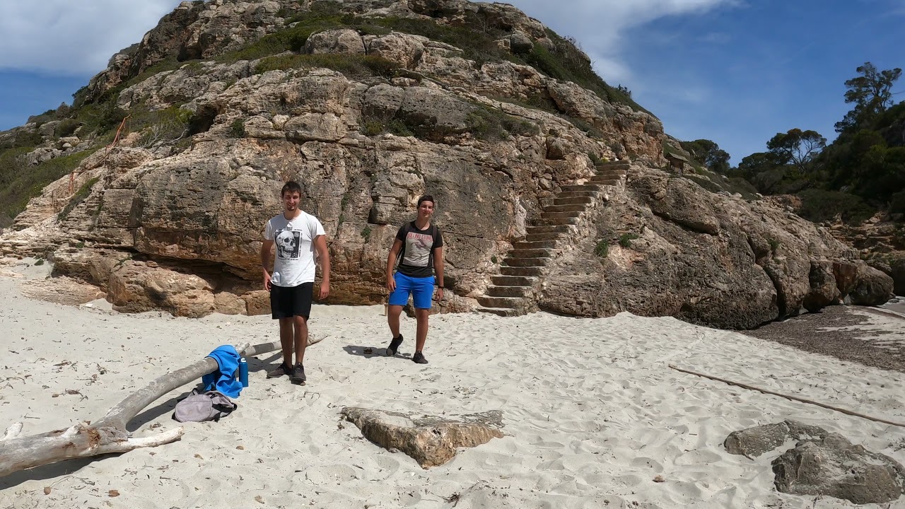 Cala Marmols desde el Faro de Ses Salines.