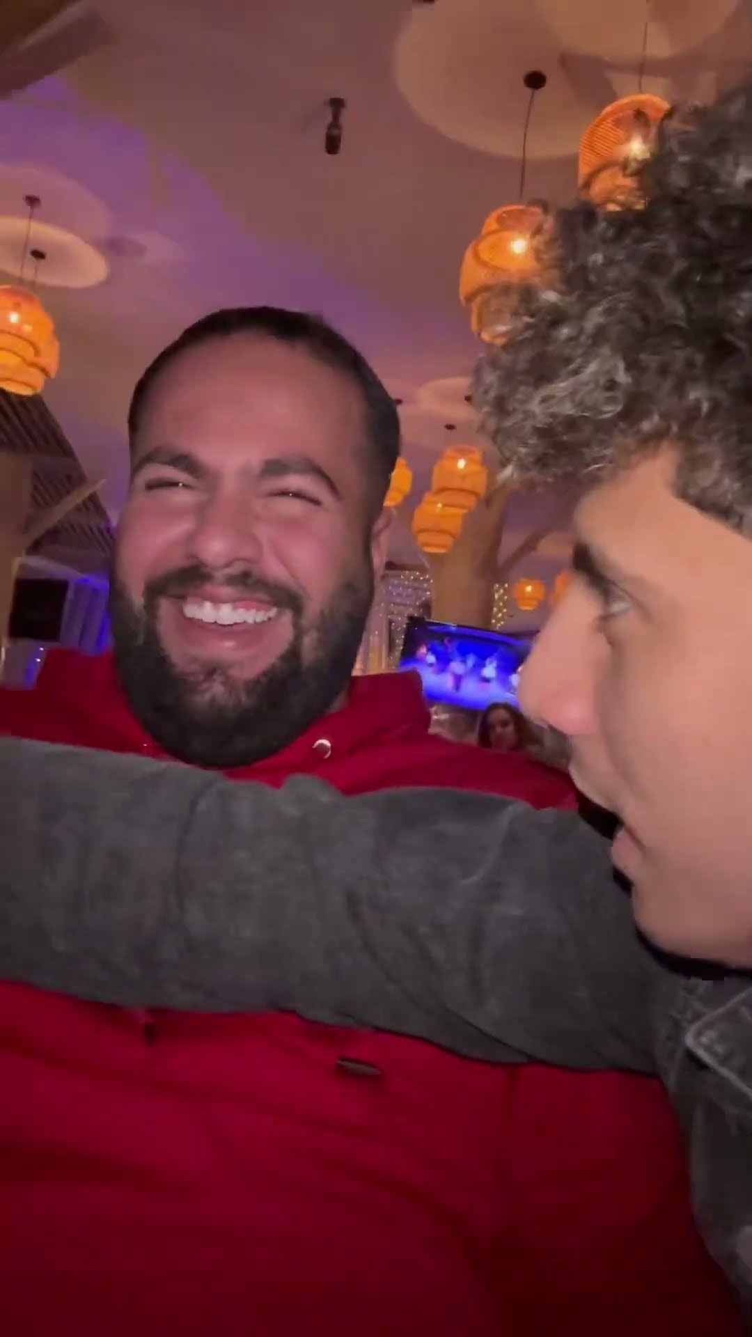 جدي رقص مع الاجانب ??