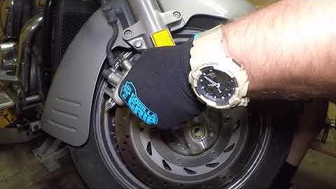 2005 Honda VTX1300 How to remove front and rear wheels DIY
