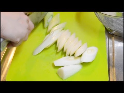 ネギの切り方：白葱の斜め切り　　How to make diagonally cut white spring onion