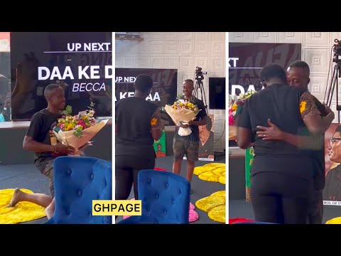 Afua Asantewaa Singathon Husband KNEELS to present Flowers to her;They CH0P Love/Husband Of The Year