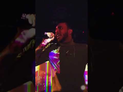 ويجز من على المسرح مباشر  رجوله