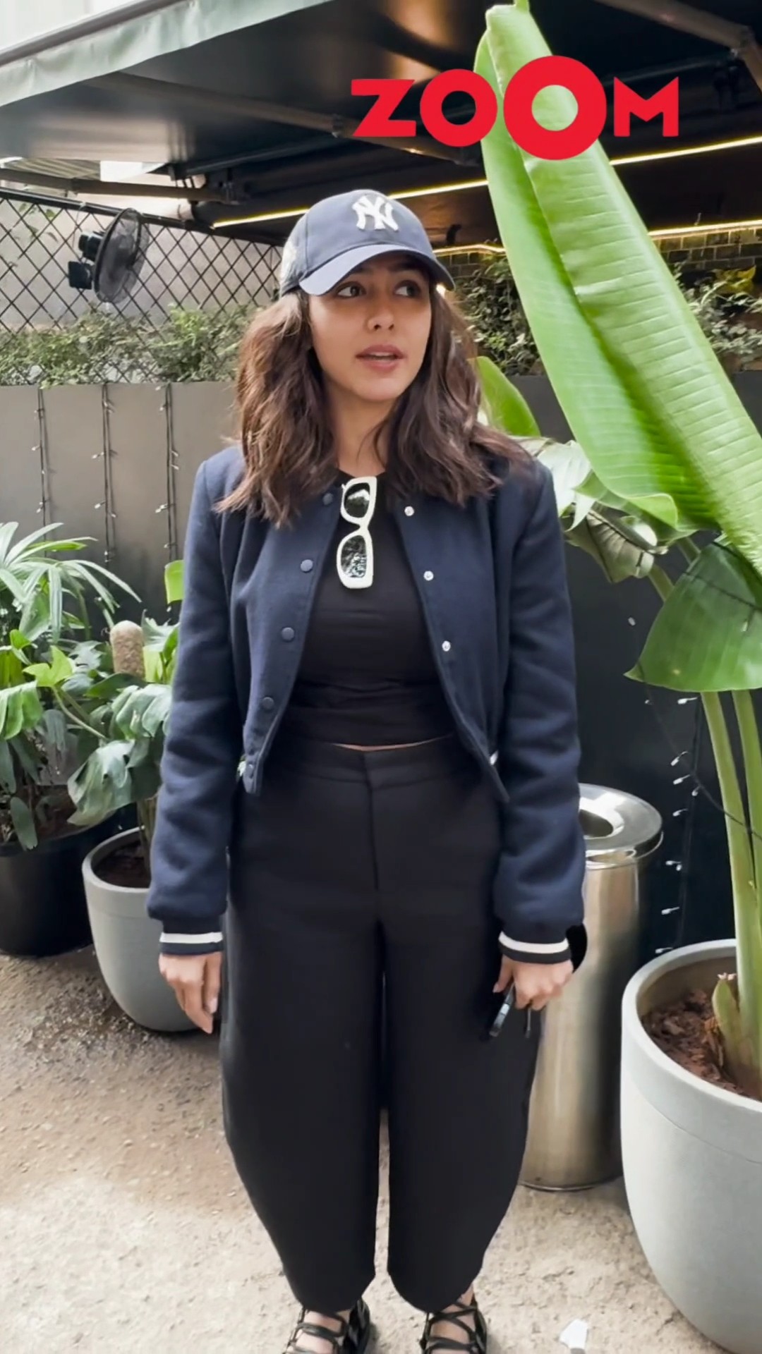 Mrunal Thakur looks COOL in a street style outfit as spotted in the city ? #mrunaltakur #shorts