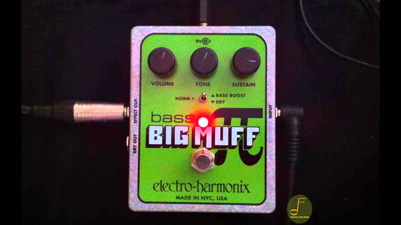 electro harmonix bass big muff pi - with guitar