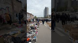 Старые вещи на барахолке