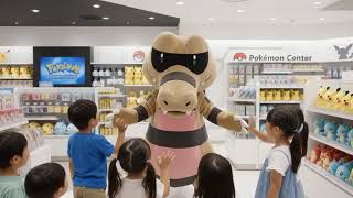 Krokorok Mascot Greets Kids At Japan Pokemon Center #pokemoncenter #pokemoncenterjapan