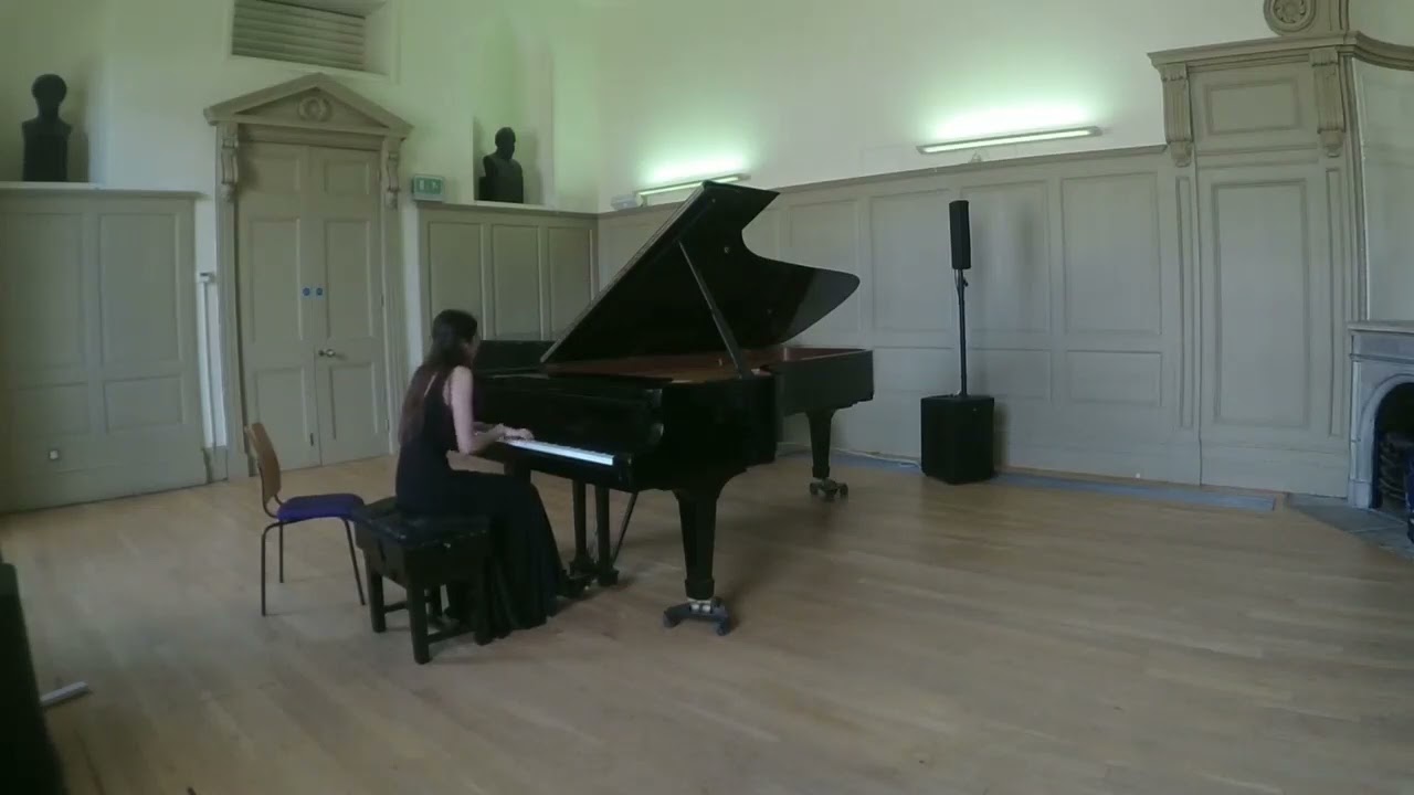 Christina Maria Koti joue Les Soirées de Nazelles de Poulenc