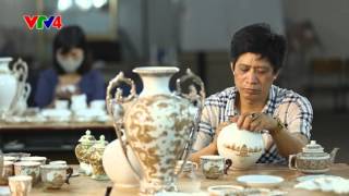 Họa vàng trên sứ