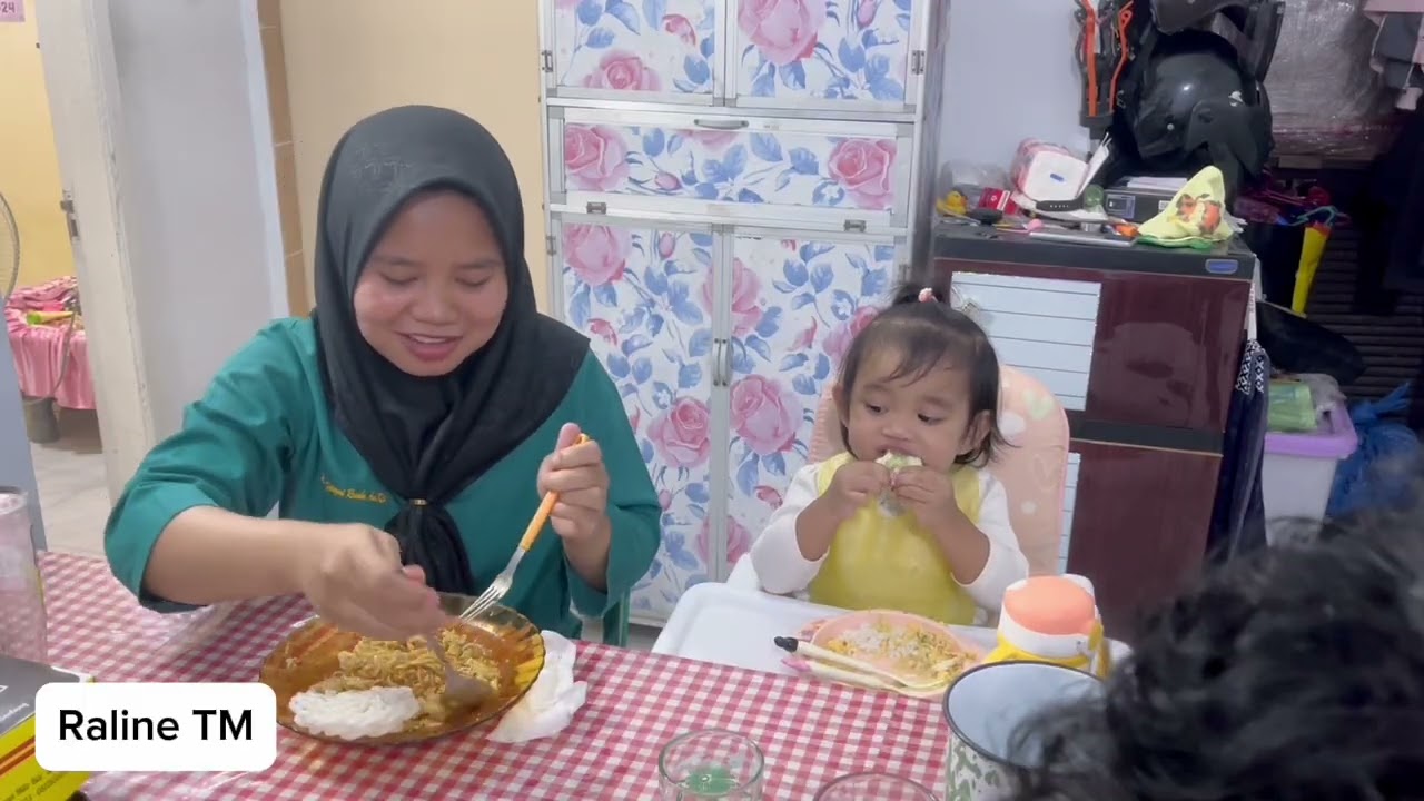 RALINE MAKAN MI, TERIMA KASIH OPUNG SUDAH MASAKIN KAKAK MI YANG ENAK 💖😄