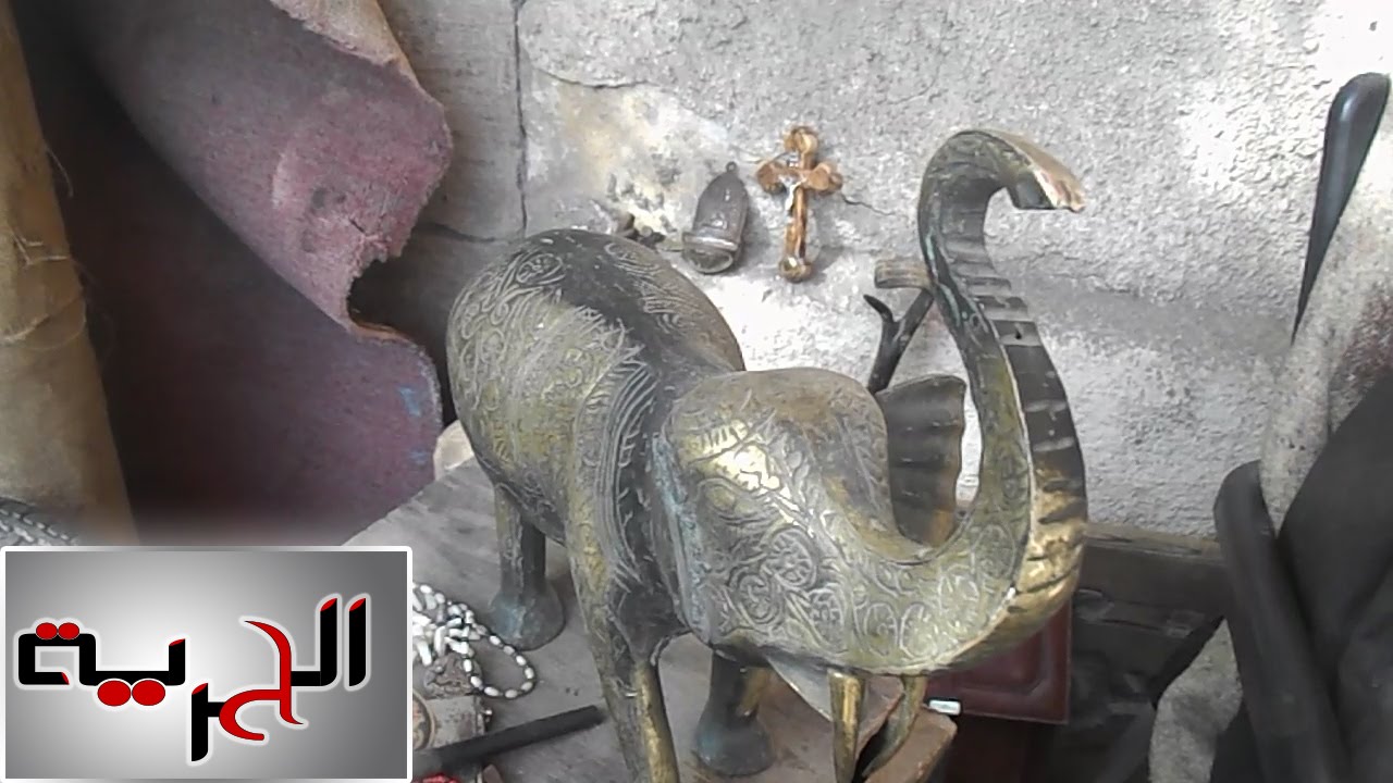 الحرية | بائع أنتيكات : أنا قاعد فى «سوق الجمعة» بس عندنا بضاعة بملايين