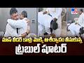 Siddaramaiah's Blessings for Shivakumar | మాస్ లీడర్ కాళ్లు మొక్కి ఆశీర్వాదం తీసుకున్న ట్రబుల్ షూటర్