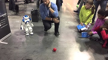 Aldebaran shows off their robot, Nao, to kids at #ExpandNY