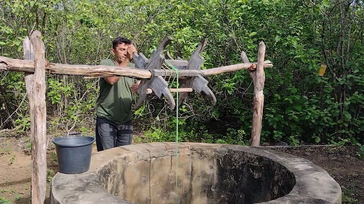 puxando água do poço pra banhar o patonho