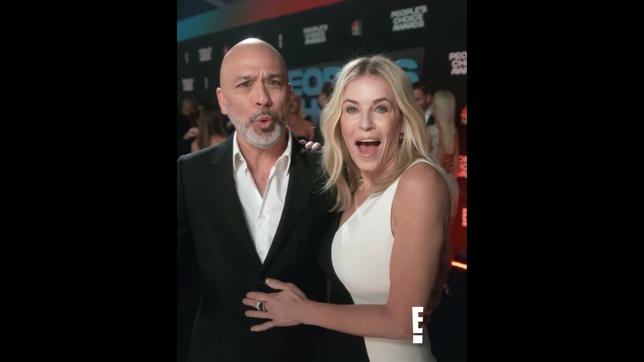 Chelsea Handler y Jo Koy 
