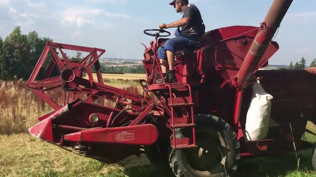 Massey Ferguson 31 Mähdrescher mit Häcksler