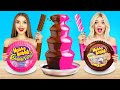 Desafío fondue de chocolate de rico vs pobre! 100 capas de chocolate y batalla de comida por RATATA