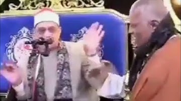 فيديو الشيخ محمد السلكاوي وهو يتراقص ويتمايل اثناء تلاوة القرآن الكريم من سورة الشورى