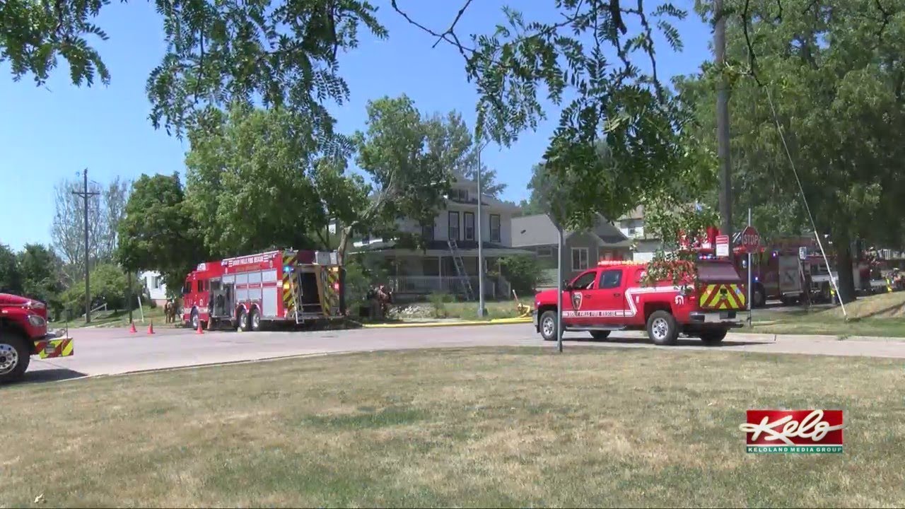 Crews respond to house fire in central Sioux Falls - YouTube