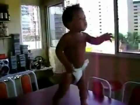 Funny Baby Dancing Waka Waka