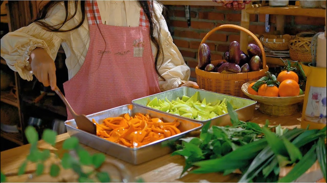 Vlog 5: The coconut jam is colored using leaves from the garden | Mứt dừa non đón Tết