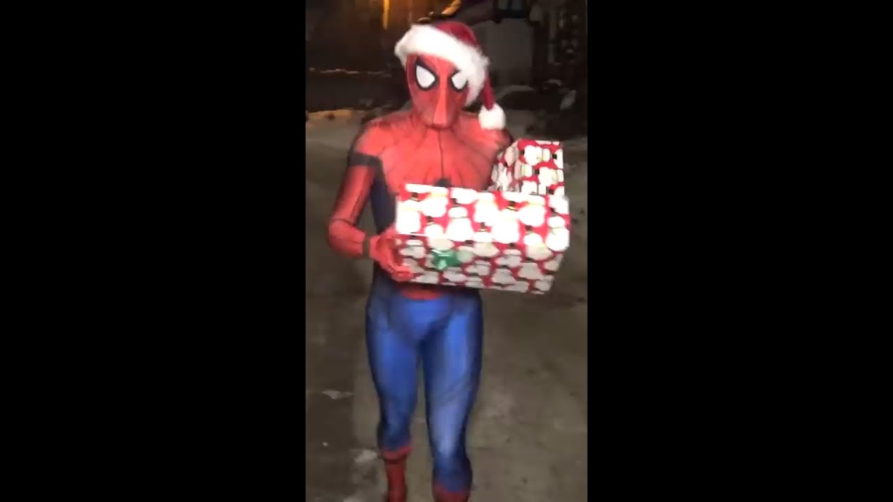 SPIDER-MAN Saves Christmas (from Deadpool) 