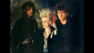 THOMPSON TWINS - Hold Me Now