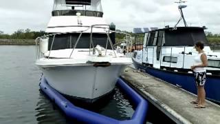 38 Mustang Flybridge into a FAB Dock