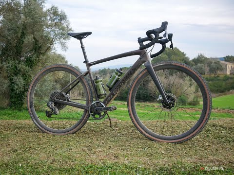 Видео: Specialized разбива правилника на UCI с новия S-Works Shiv