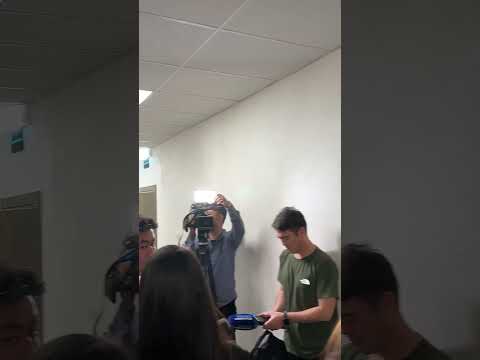 Журналисты в попытке получить ответы на вопросы по суду Перизат Кайрат