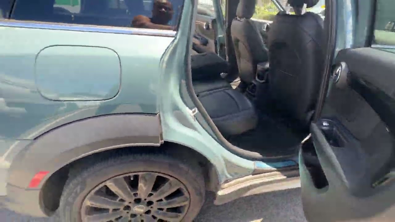 MINI Countryman — как сложить задние сиденья