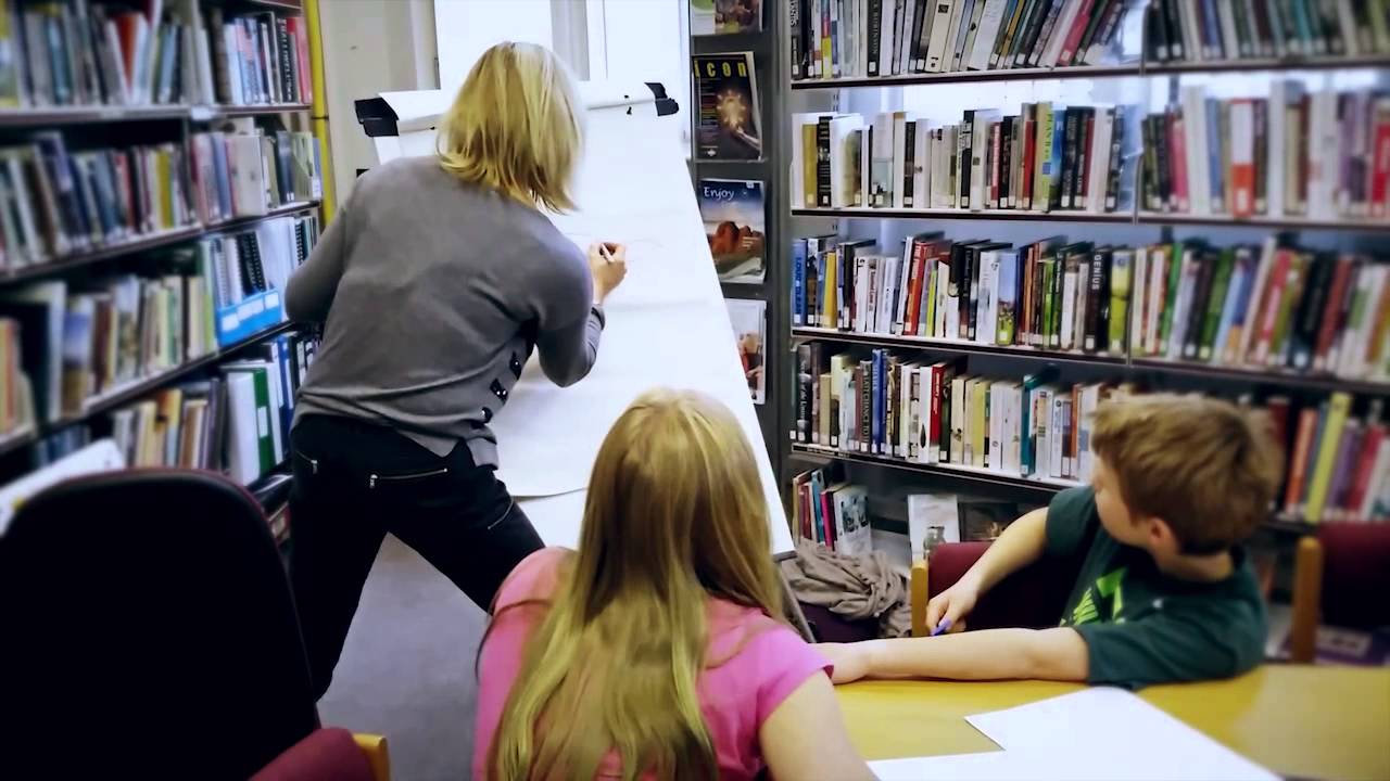 Anna Wilson visits Moreton Library - YouTube
