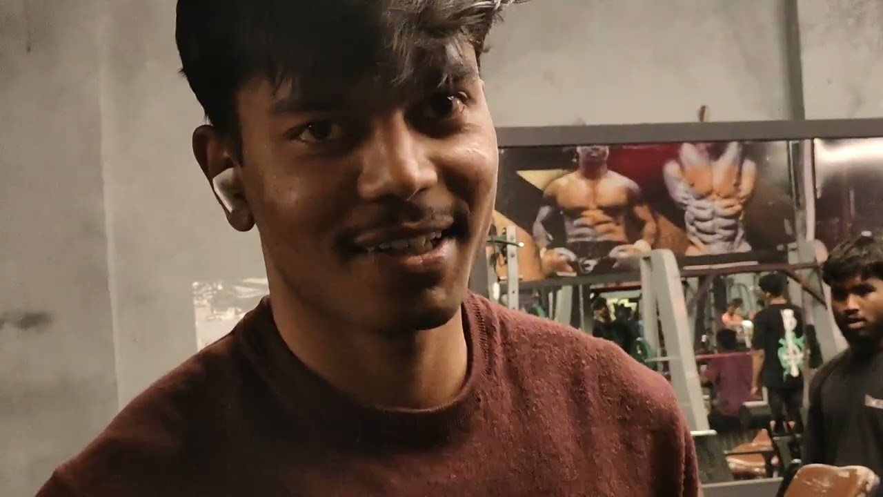 Shoulder + lake day gym 