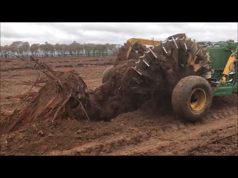 SAVANNAH MODEL 1720 PULLED BY JOHN DEERE 1050, JAY FL