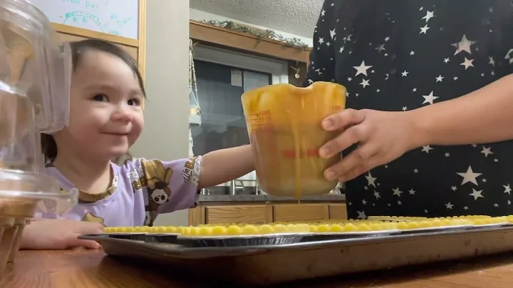 Baking mini pumpkin pie with the lil one