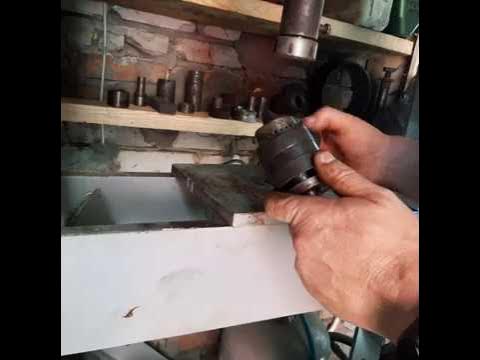 Снять патрон с конуса. Крепление патрона шуруповерта. Переходник конус морзе 1 на быстрозажимной патрон для дрели. Резьба патрона шуруповерта. Патрон для дрели иэ.