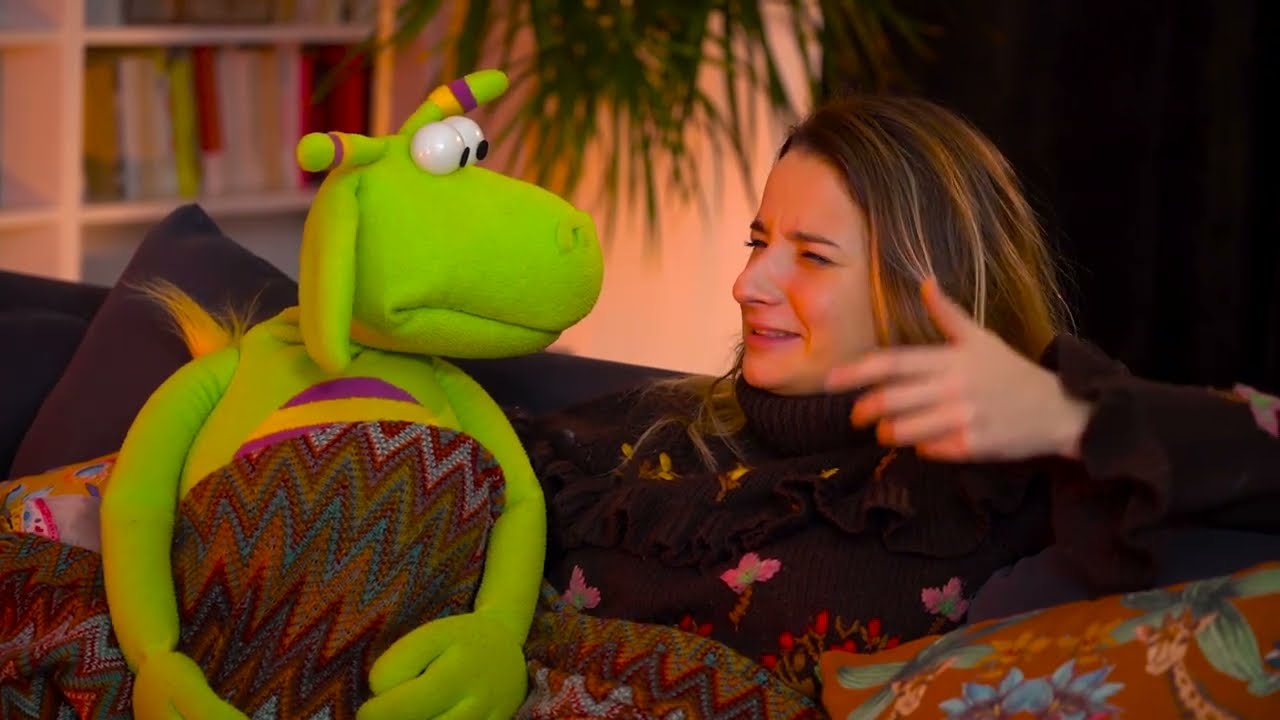 IL DÉTESTE LA VENTRILOQUIE