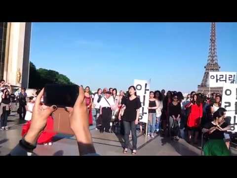 Flashmob au Trocadero d'Asian Music Ensemble