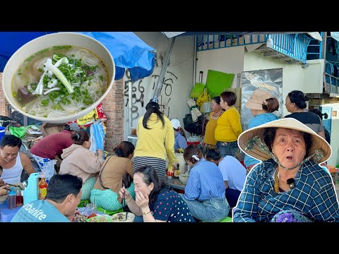Ngày Đầu Bán Bún Bò Khách Đến Không Còn Chỗ | Niềm Vui Bất Ngờ Đến Với Cô