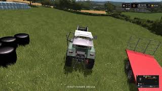 Loading up some silage bales ready for selling screenshot 2