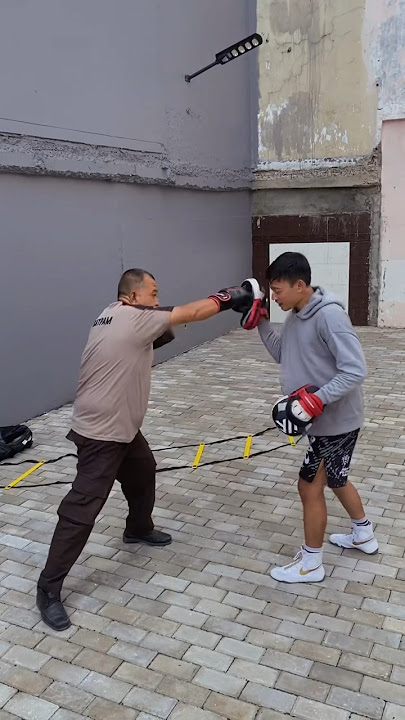 Satpam jago boxing pernah lawan ellyas pical  #boxing #ellyaspical #worldboxing #padworktraining