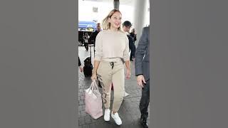 That’s what Sia’s face is like  #sia #siamusic  #pop #unstoppable #fyp #viral #chandelier #parati