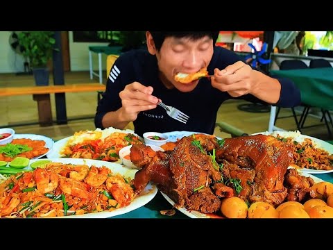 🔥 MUKBANG Giant 10-Person Feast Basil Fried Rice & Braised Pork Knuckles with Fiery Seafood Sauce 🌶️