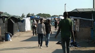 Migrants à Calais: le mur anti-intrusion financé par le Royaume-Uni fait débat