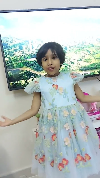 New year welcomimg  by  a liittle girl | viral videos | Mom & Kid's Vid #shorts
